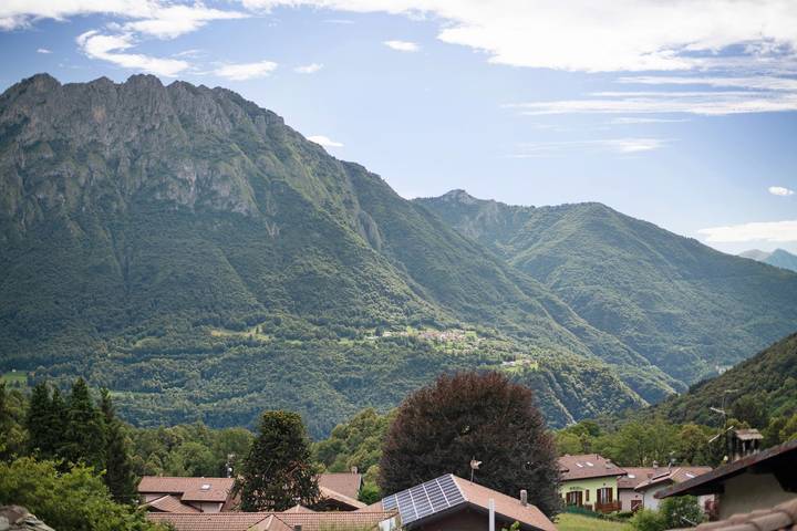 Holiday Home 'Pollicina' with Mountain View and Balcony in Margno, Västra Orobie-alperna