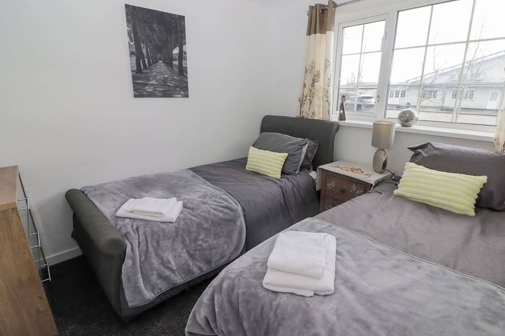 48 Gower Holiday Village, pet friendly, with pool in Scurlage in Swansea region