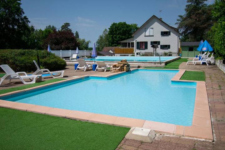 Location de vacances pour 4 personnes, avec vue ainsi que piscine et jardin, animaux acceptés à Saint-Honoré-les-Bains - 2