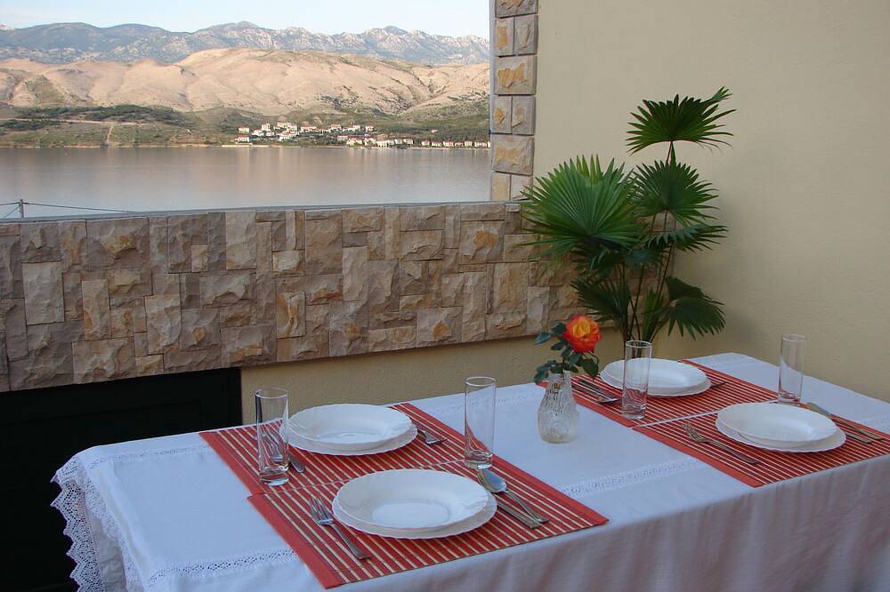 Appartement entier, Family apartment with pool in Ville de Pag, Pag