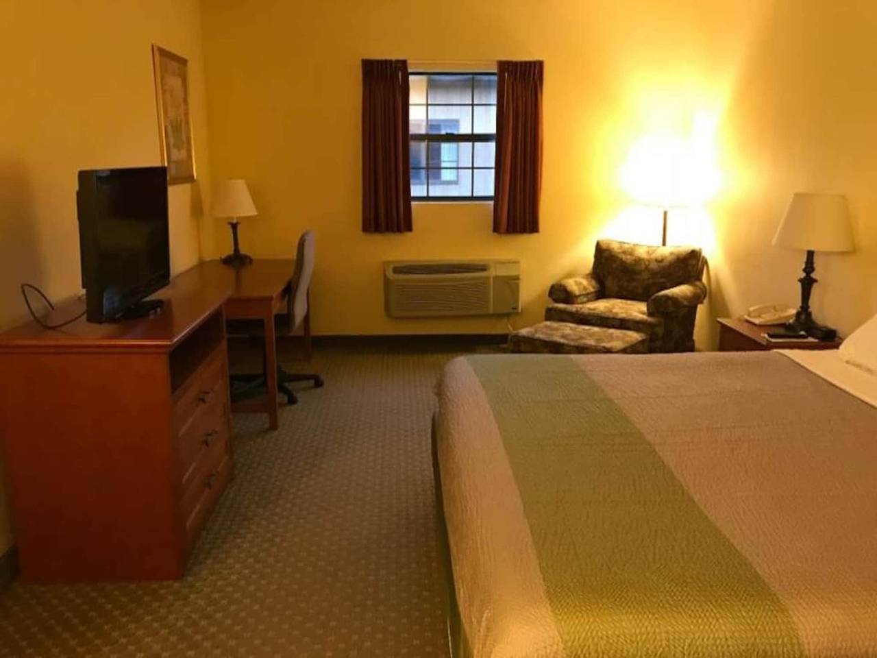 Motel 6 Bloomsburg, Pa_1 King Bed | Micf in Pensilvania