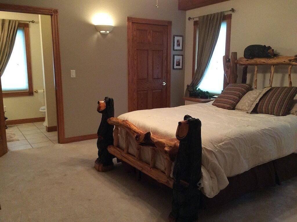 10 bdrm, 7 bath, cabana, beach, dock, pontoon, games, play ground in Le Sueur County