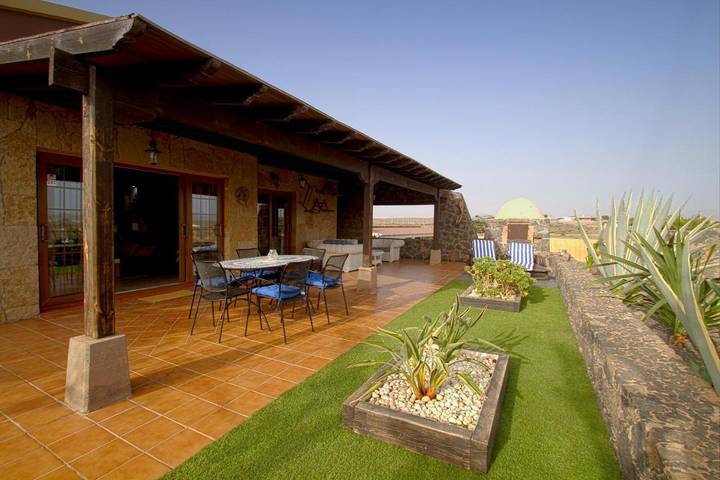 Casa rural para 6 personas, con piscina además de vistas y jardín, Familias con niños en Tuineje - 3