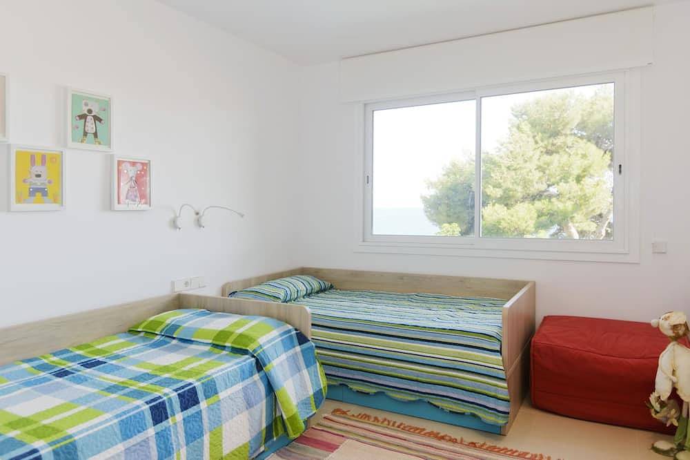 Villa unique en face de la plage et entouré d'arbres méditerranéens in Platja d'Aro, Costa Brava