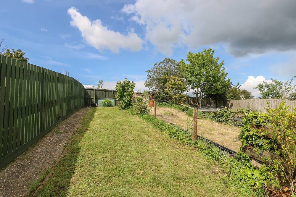 Castle Cottage, pet friendly, with a garden in Carisbrooke in Newport (Isla de Wight), Isla de Wight