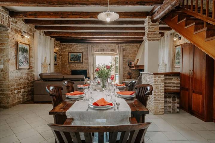 Villa pour 6 personnes, avec terrasse et jacuzzi ainsi que jardin et piscine, animaux acceptés à Barat - 4