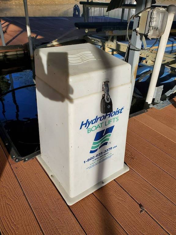 Vacation rental for 16 people, with yard in Lewis Smith Lake