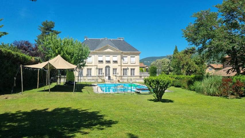 Maison d’hôte pour 4 personnes, avec Terrasse et Jardin ainsi que Piscine et Vue à Millau