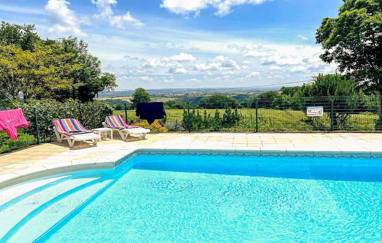 Location de vacances pour 4 personnes, avec piscine et jardin, animaux acceptés à Jouqueviel - 2