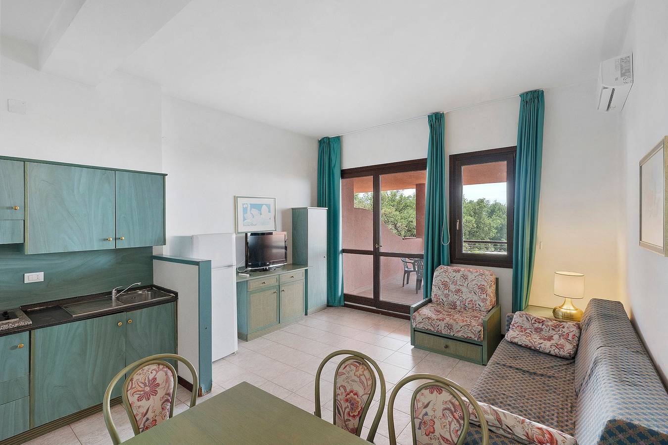 Appartamento intero, P.R. Club - Bilocale Faro 30 con Vista Mare, Terrazza Privata e Aria Condizionata in Centola, Cilento Coast