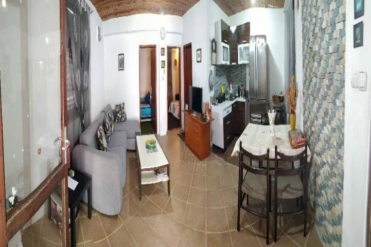 Location de vacances pour 6 personnes, avec balcon et jardin dans Risan