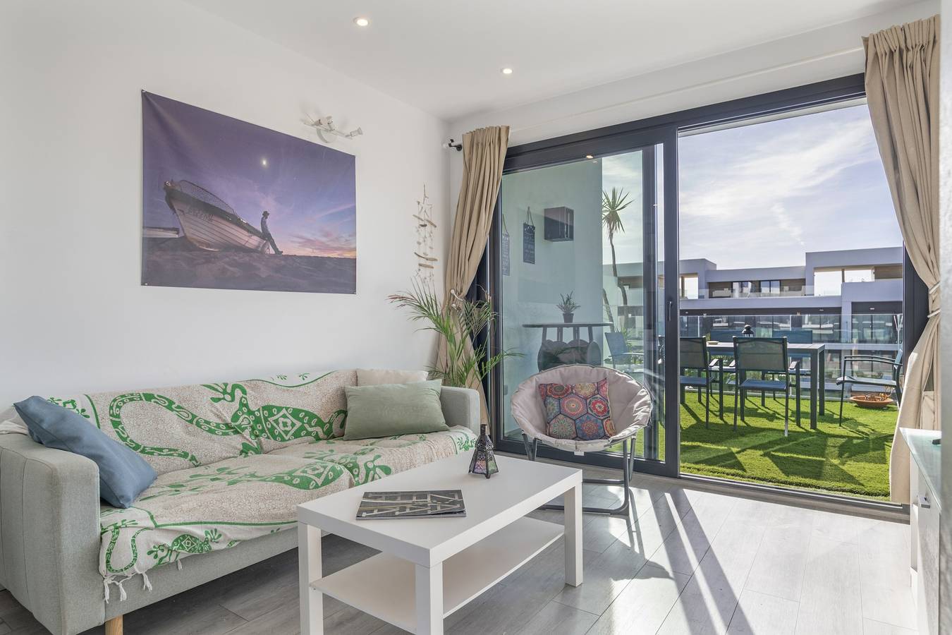 Ganze Wohnung, Luxus-Penthouse Zahara mit Gemeinschaftspool, Wlan und Klimaanlage in Playa Zahara de los Atunes, Barbate