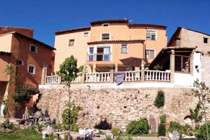 Casa rural para 9 personas, con Balcón y Terraza además de Jardín y Vistas en Comunidad de Calatayud