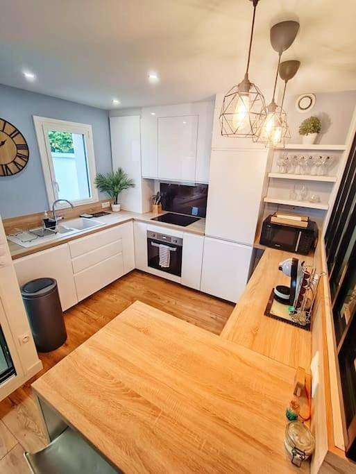 Appartement entier, One-Bedroom Apartment in Voisins-le-Bretonneux, Yvelines