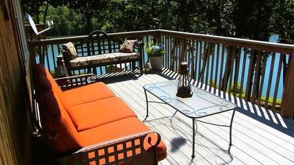 Log Cabin for 4 Guests in Smith Mountain Lake, Virginia, Picture 1