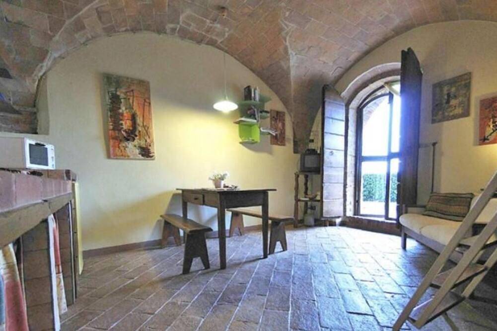 Ganze Wohnung, Simona entzückendes Studio-Apartment mit Poolblick in Castel San Gimignano, San Gimignano
