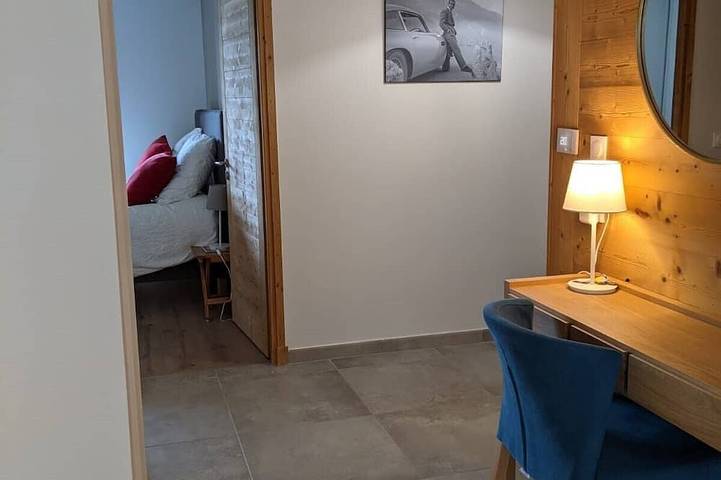 Ganze Wohnung, New 8/9-person ski-in/ski-out apartment on the Alpe d'Huez ski area in Oz, Nationalpark Écrins