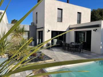 Villa pour 6 personnes, avec terrasse ainsi que piscine et vue à Carqueiranne
