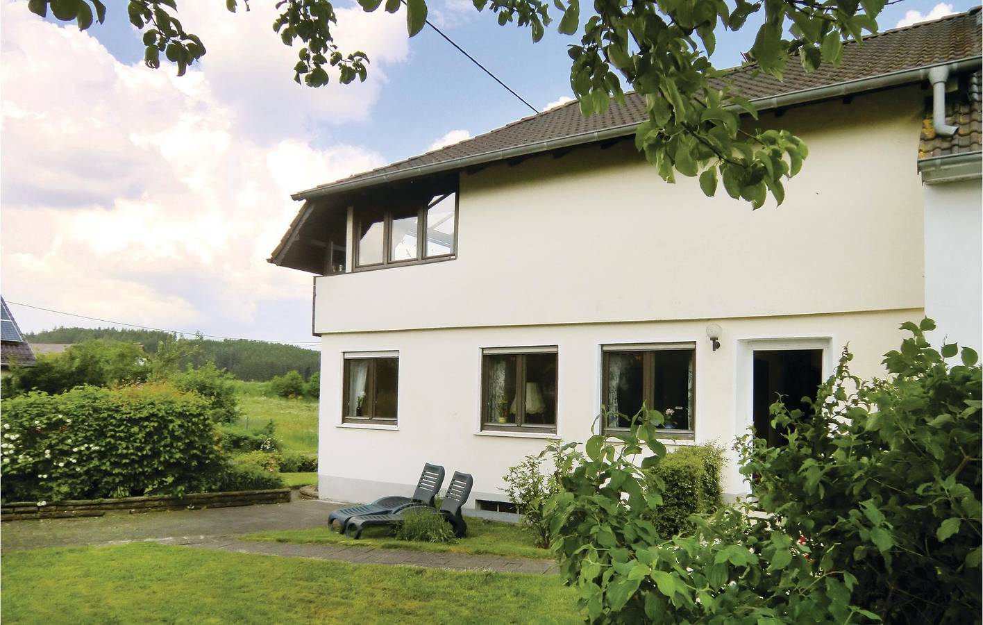 Ganze Ferienwohnung, Erdgeschosswohnung mit WiFi, TV, Parkplatz & Terrasse 1km nach Duppach in Duppach, Vulkaneifel