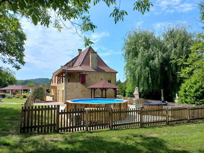 Location de vacances pour 6 personnes, avec jardin ainsi que vue et piscine à Siorac-en-Périgord - 3