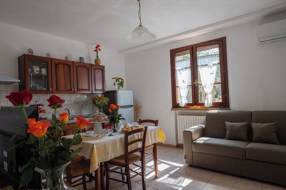 Cozy apartment in Tuscan farmhouse in Montescudaio, Côte des Étrusques