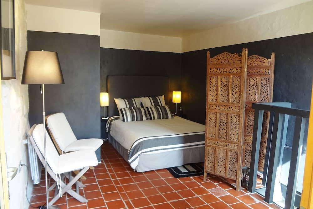 Ganze Wohnung, Ruhige Terrasse mit Aussicht, 80m² Design in Uzès Altstadt, 2 Schlafz., Parkpl. in Uzès, Nimes und Umgebung