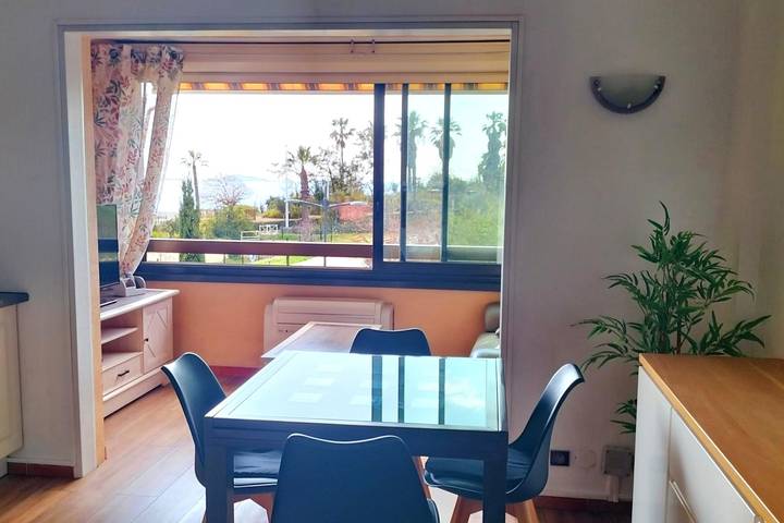 Gîte pour 2 personnes, avec Piscine dans La Coudoulière - 2