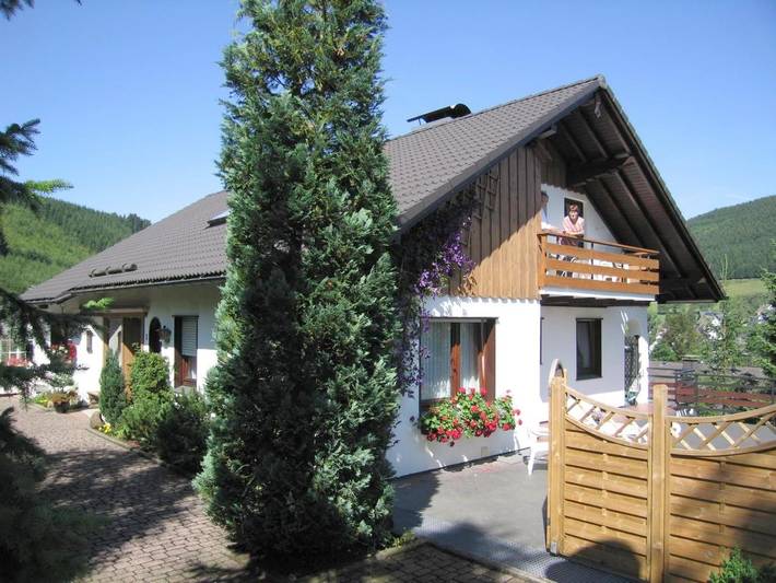 Ferienwohnung für 3 Personen, mit Terrasse und Garten sowie Sauna und Ausblick in Westfeld