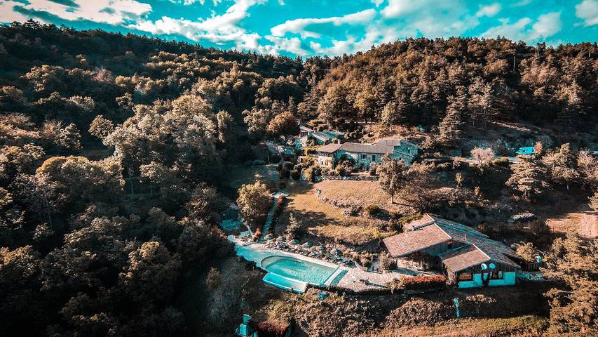 Gîte pour 40 personnes, avec jardin ainsi que piscine et sauna