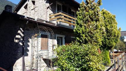 Gîte pour 4 personnes, avec vue et jardin à Teglio