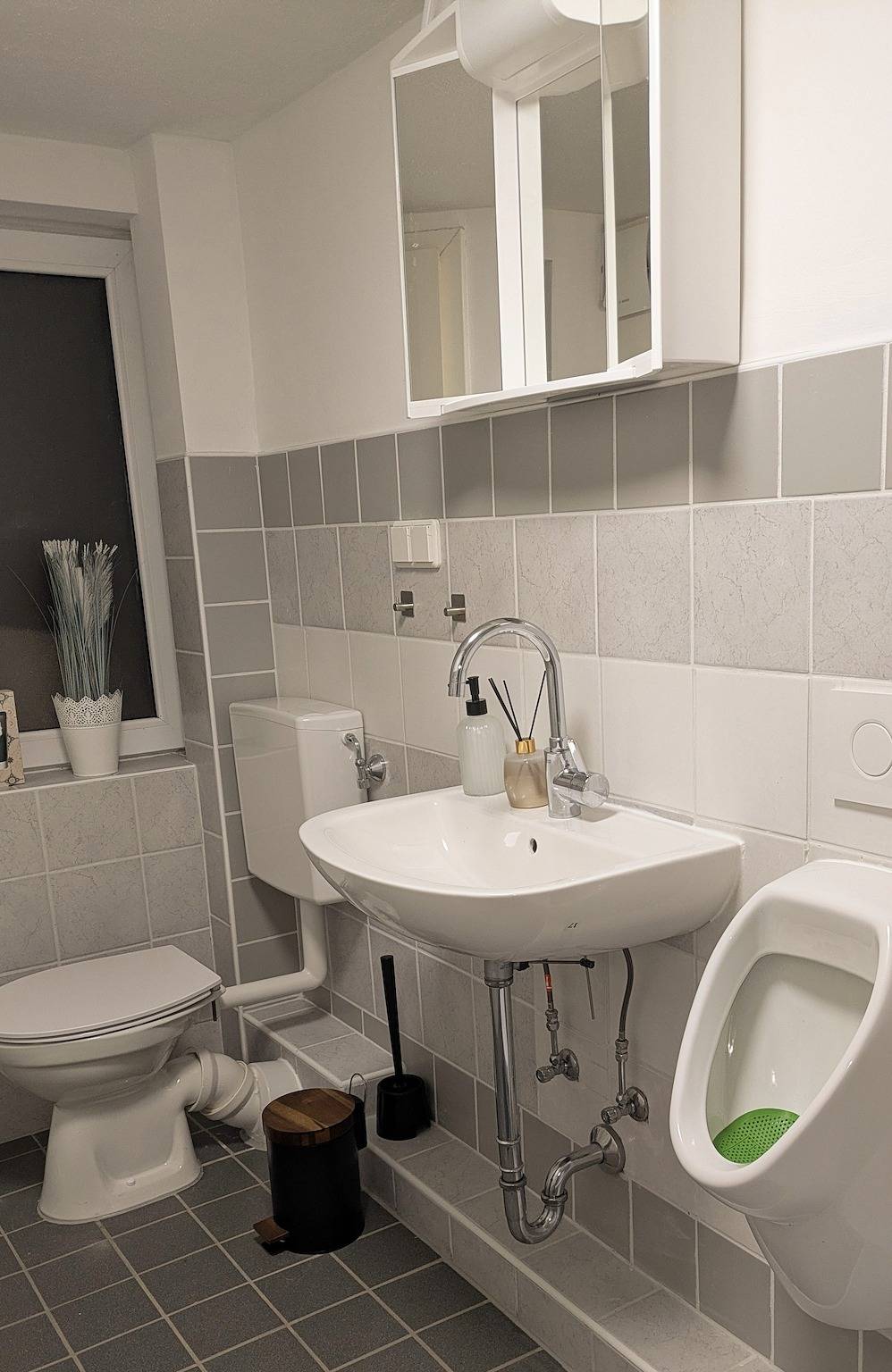Ganze Ferienwohnung, Ferienwohnung Orange 1.Og Kassel: 1-4 Betten | Zentral & Ruhig | 3 Min. zur Tram und Zug in Oberzwehren, Kassel