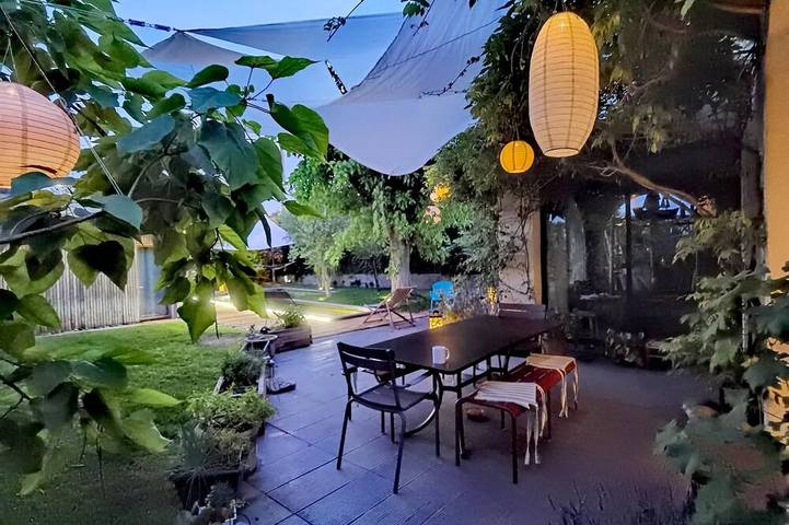 Ferienhaus für 9 Personen, mit Terrasse und Garten