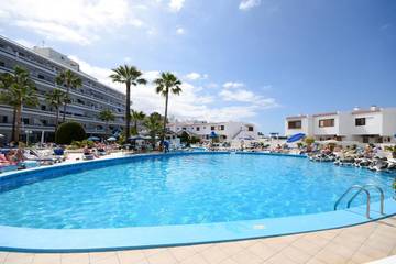 Gîte pour 4 personnes, avec balcon/terrasse et piscine, adapté aux familles à Costa Adeje