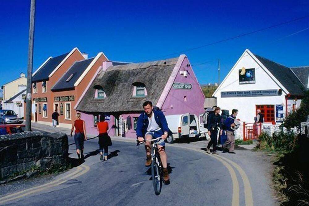 Doolin Village Bungalow  10 -  a bungalow that sleeps 6 guests  in 3 bedrooms in Doolin, County Clare