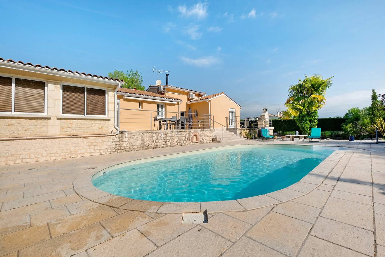 Appartement entier, Appartement 'Le Repaire De Belette' avec terrasse privée, jardin commun et Wi-Fi in Coulounieix-Chamiers, Périgord Blanc