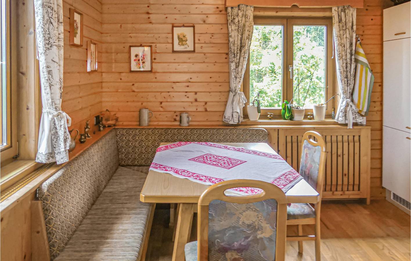 Ganze Ferienwohnung, Gemütliche 90 m² große Wohnung mit Terrasse, WLAN, Parkplatz und Küchenausstattung in Fresach, Villach-Land