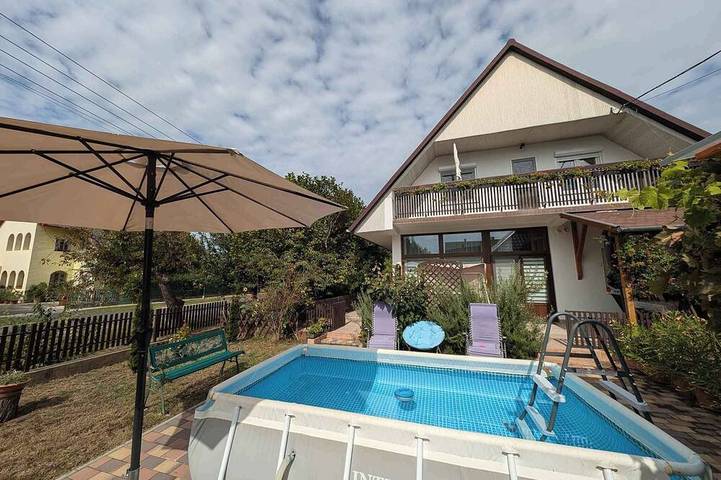 Ferienwohnung für 6 Personen, mit Garten und Pool in Balatonboglar