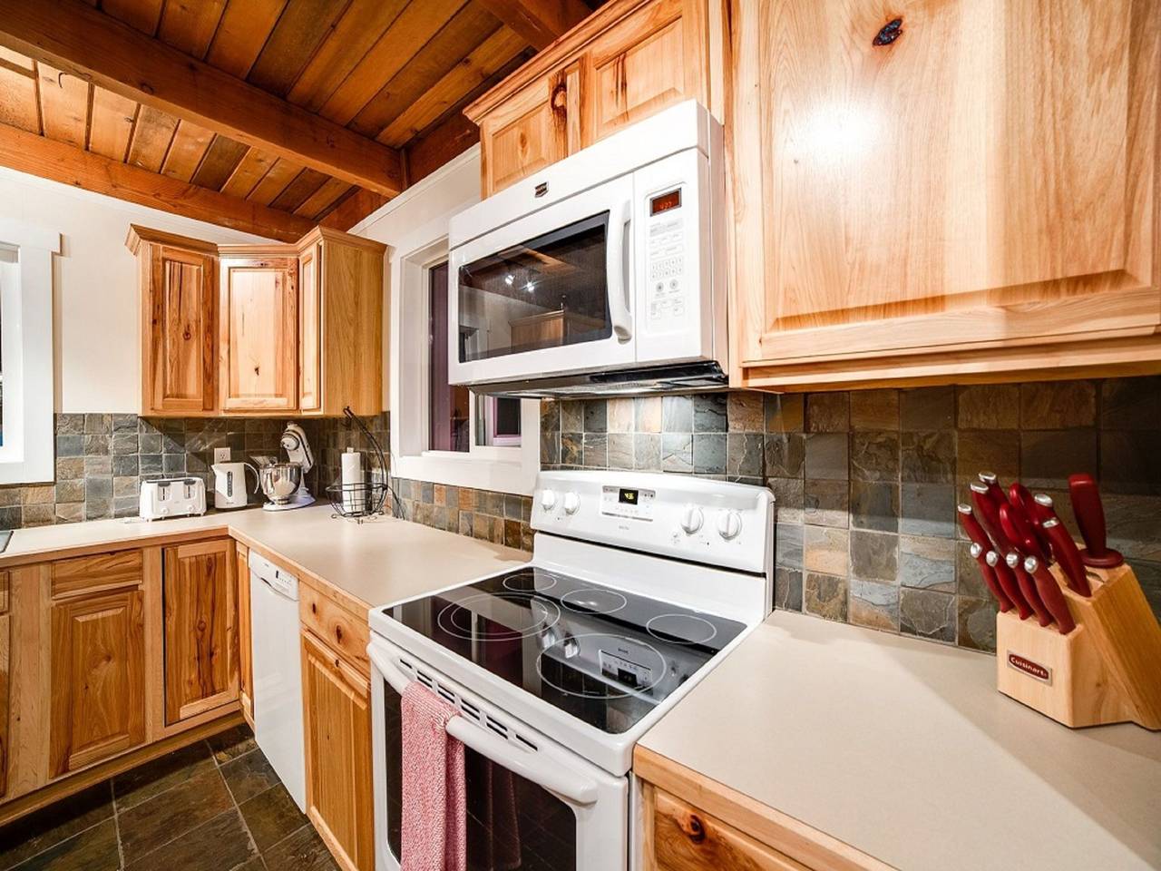 Neu gestaltete Hütte mit Whirlpool, Holzofen, Wi-Fi in Glacier, Mount Baker-Snoqualmie National Forest