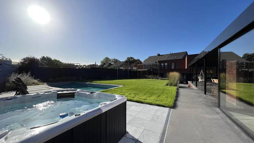 Ferienhaus für 20 Personen, mit Pool und Garten sowie Sauna