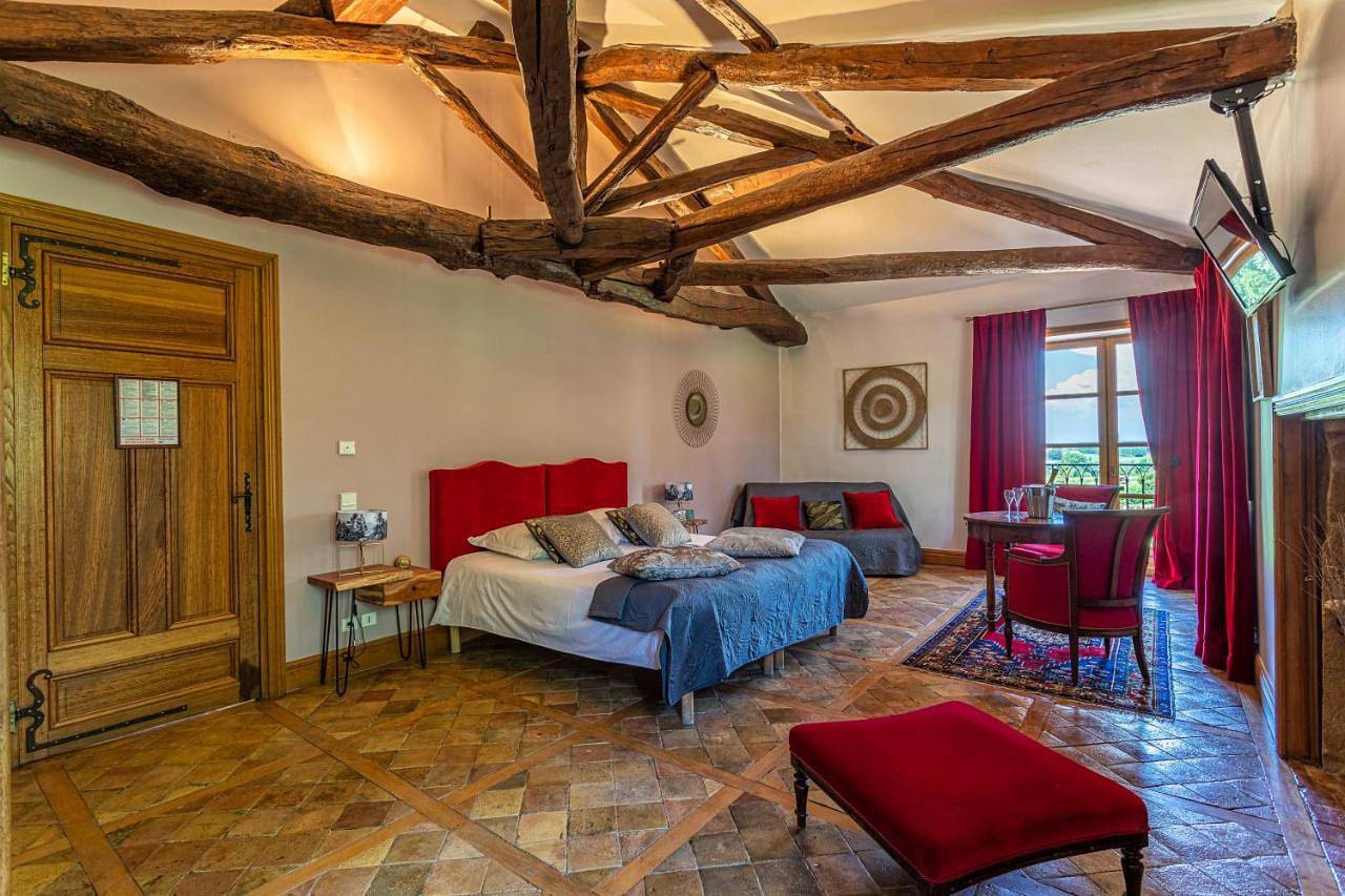 Deluxe Double Room with Balcony in Lacenas, Région de Villefranche-sur-Saône