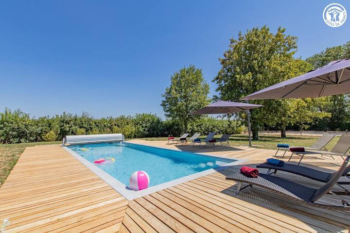 Gîte pour 5 personnes, avec jardin ainsi que terrasse et piscine, animaux acceptés à Tournus - 3