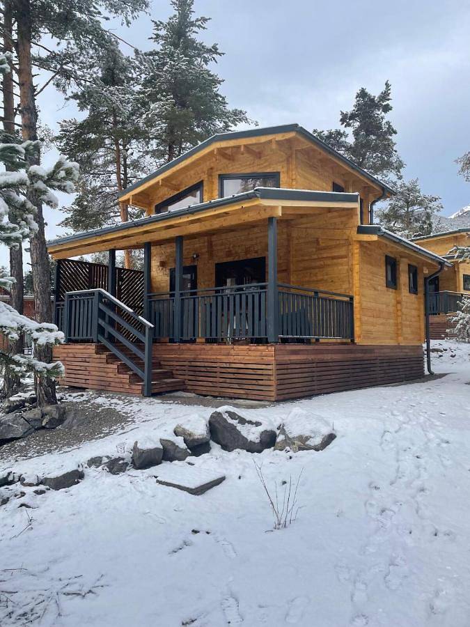 Chalet pour 6 personnes, avec Terrasse ainsi que Piscine et Vue