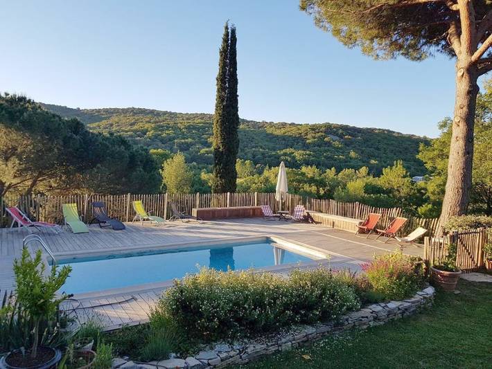 Chambre d’hôte pour 4 personnes, avec vue et jardin ainsi que balcon et piscine, adapté aux familles à Saint-Bauzille-de-Putois