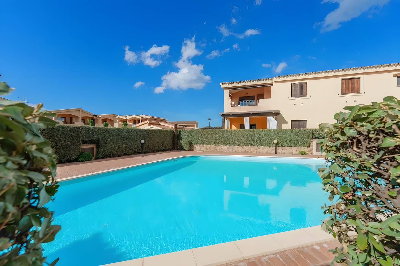 Appartement entier, Appartement « Casa Vacanze Mirtillo » avec piscine partagée, terrasse privée et climatisation in Murta Maria, Gallura