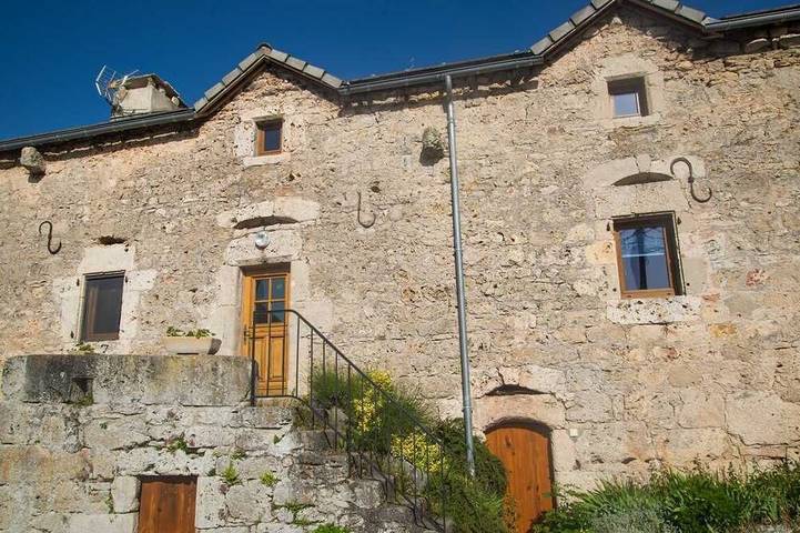 Location de vacances pour 6 personnes, avec balcon et jardin à La Canourgue