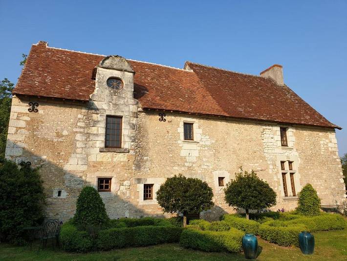 Location de vacances pour 8 personnes, avec piscine ainsi que terrasse et jardin à Orbigny - 2
