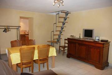 Gîte pour 4 personnes, avec terrasse et vue, animaux acceptés à Châteauroux-les-Alpes