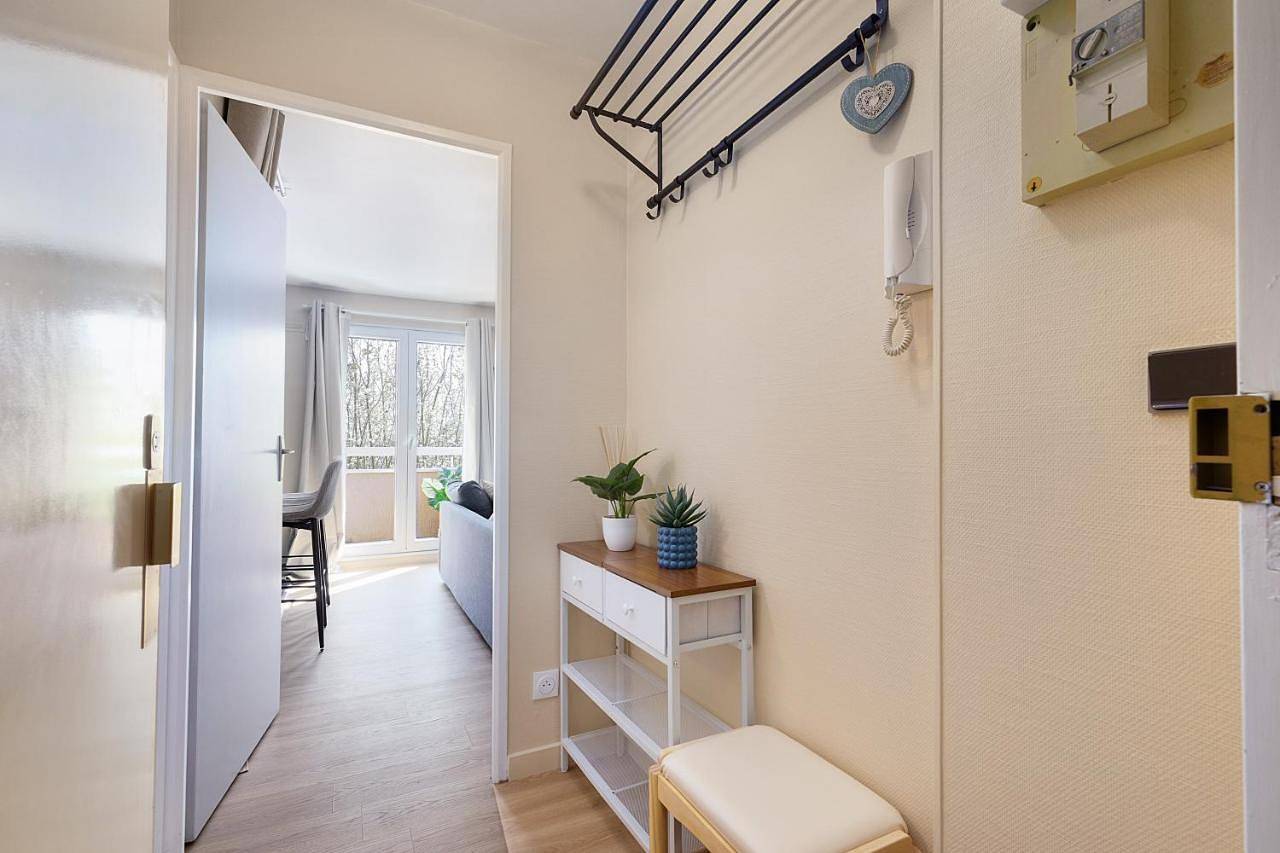 Appartement entier, Apartment in Noisy-le-Grand, Seine-Saint-Denis