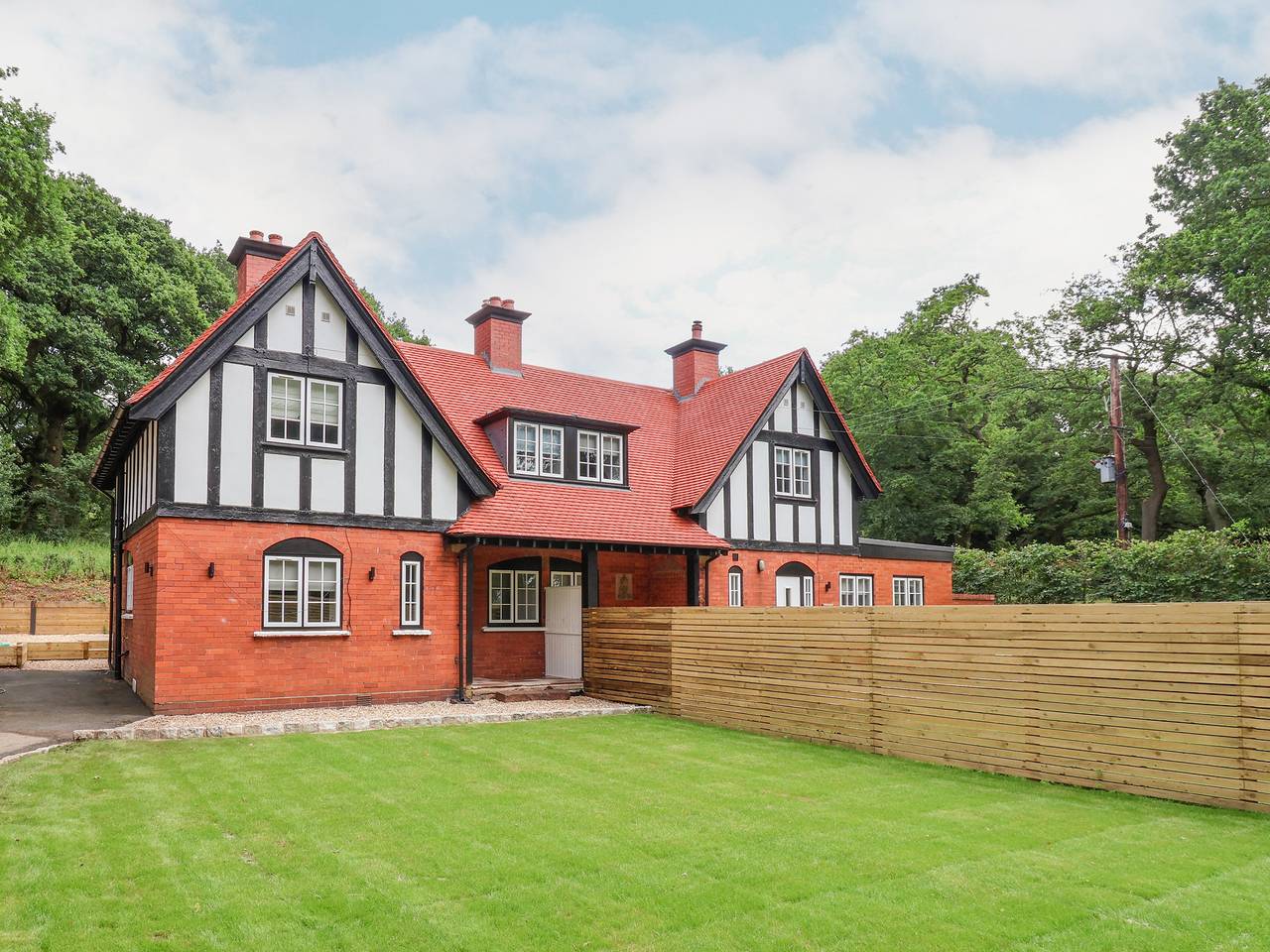 1 Golf Links Cottages in Cheshire West and Chester