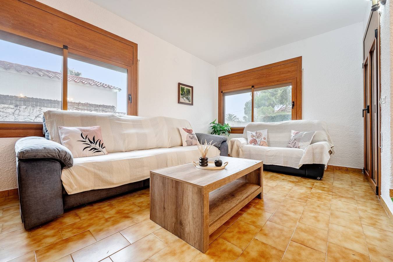 Villa 'Masia Llacuna' con piscina privada, terraza privada y Wi-Fi in Les Tres Cales, Tierras del Ebro